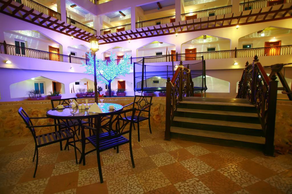 Crystal Suites 3* Muscat