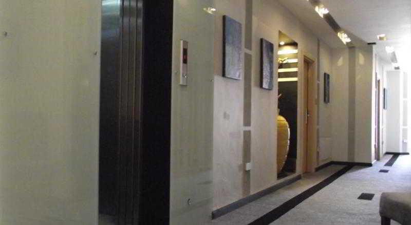Aparthotel Crystal Suites