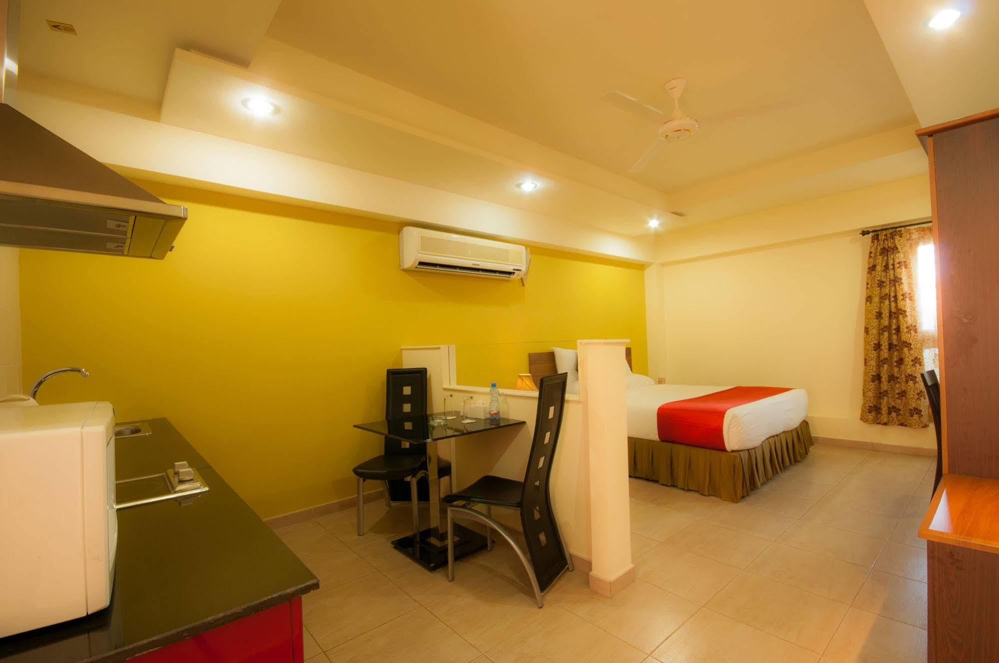 Aparthotel Crystal Suites Muscat
